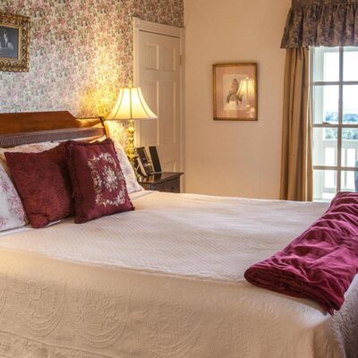 Bed in Sunrise Suite